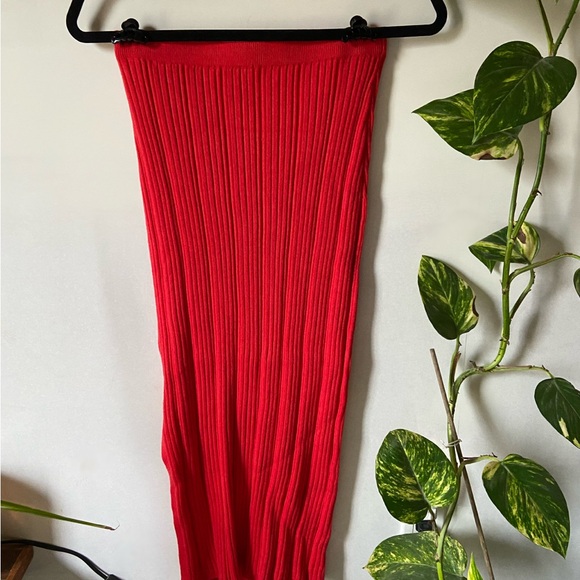 Red Ribbed Knit Top and Skirt - Picture 4 of 8